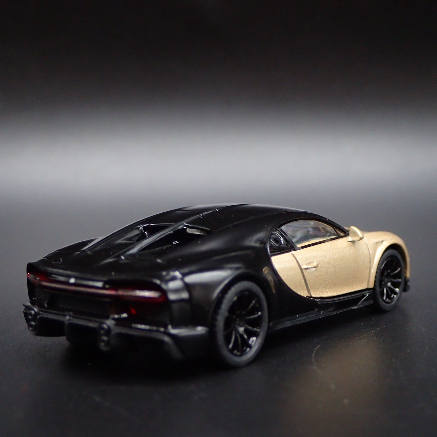 2016-2024 BUGATTI CHIRON SUPERSPORT GOLD 1:64 SCALE DIORAMA DIECAST MODEL CAR