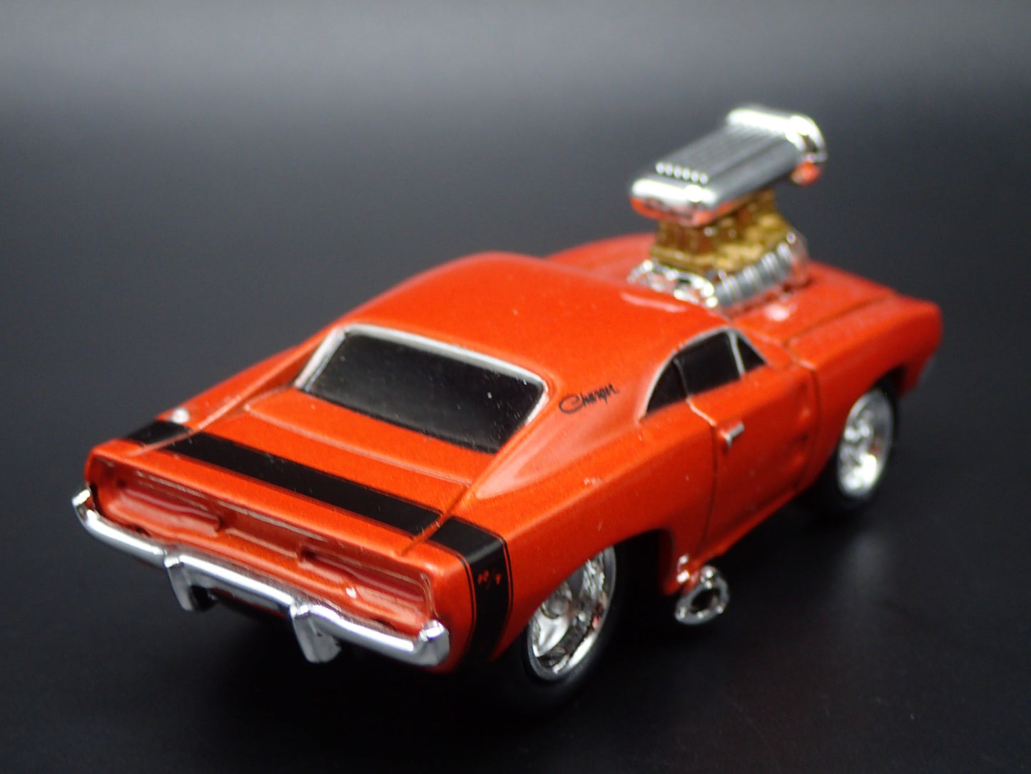 1969 69 DODGE CHARGER R/T 1:64 SCALE COLLECTIBLE DIORAMA DIECAST MODEL CAR