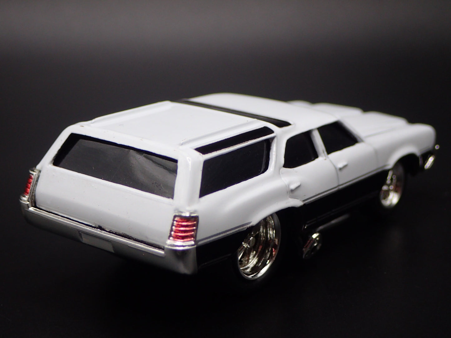 1970 70 OLDS OLDSMOBILE VISTA CRUISER STATON WAGON 1/64 SCALE DIECAST MODEL CAR