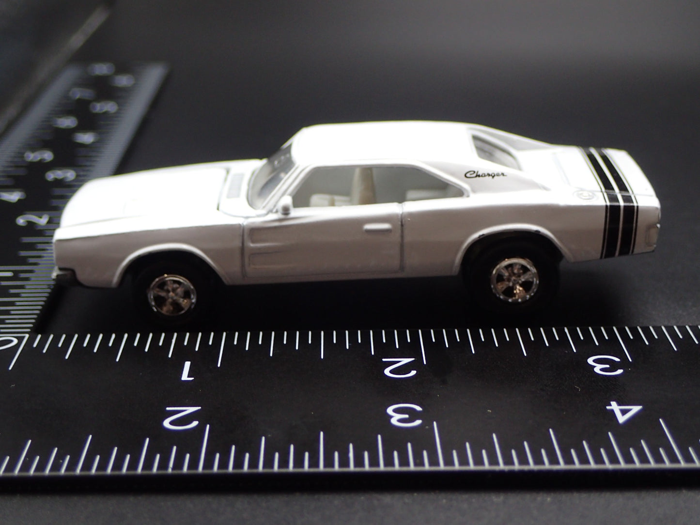 1968 68 DODGE CHARGER WHITE 1:64 SCALE COLLECTIBLE DIORAMA DIECAST MODEL CAR
