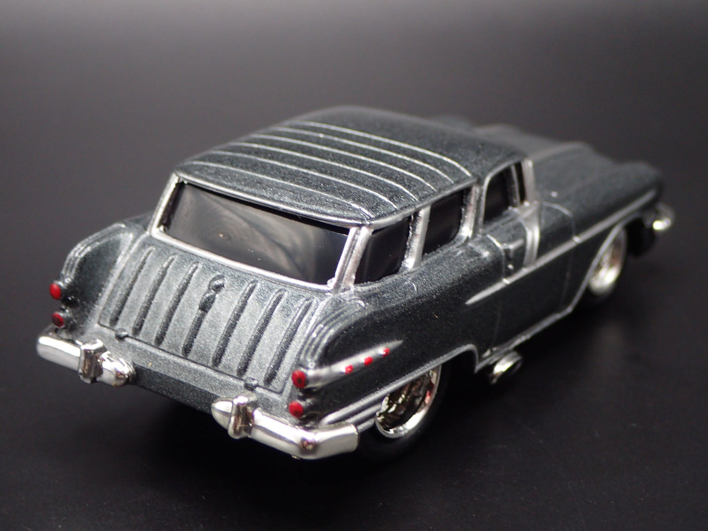 1956 56 PONTIAC SAFARI STATION WAGON GREY 1:64 SCALE DIORAMA DIECAST MODEL CAR