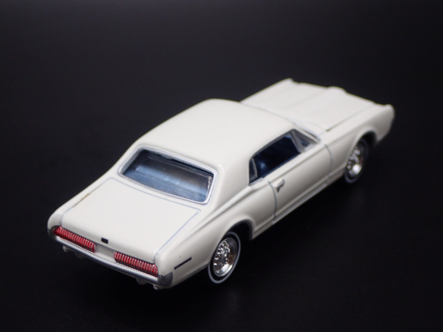 1967 67 MERC MERCURY COUGAR WHT 1:64 SCALE COLLECTIBLE DIORAMA DIECAST MODEL CAR