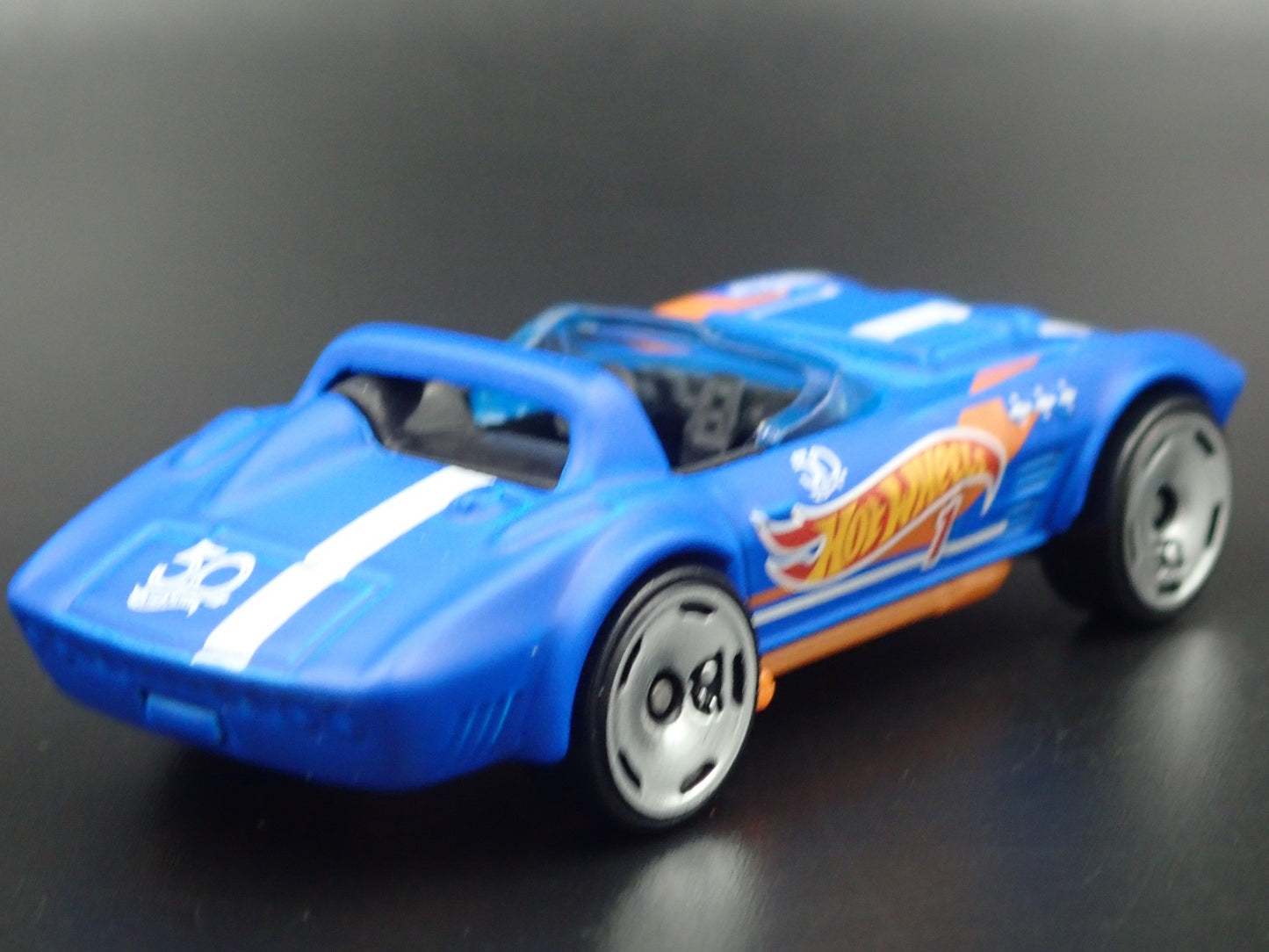 1963 CHEVY CHEVROLET CORVETTE GRAND SPORT ROADSTER 1/64 SCALE DIECAST MODEL CAR