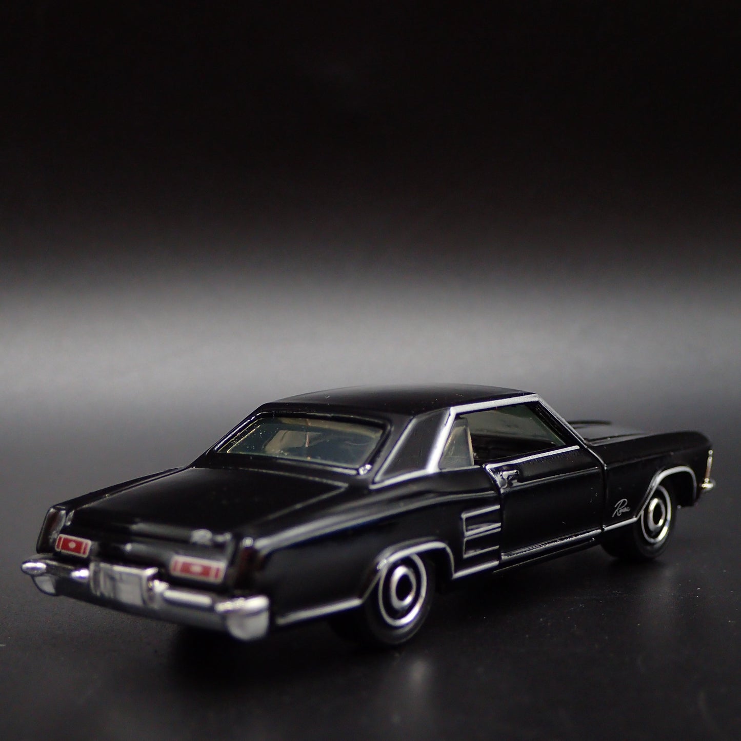 1964 64 BUICK RIVIERA BLACK 1:64 SCALE COLLECTIBLE DIORAMA DIECAST MODEL CAR