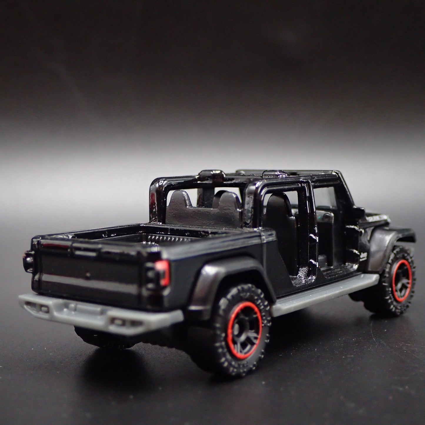 2020-2025 JEEP GLADIATOR PICKUP TRUCK JT 1:64 SCALE DIORAMA DIECAST MODEL CAR