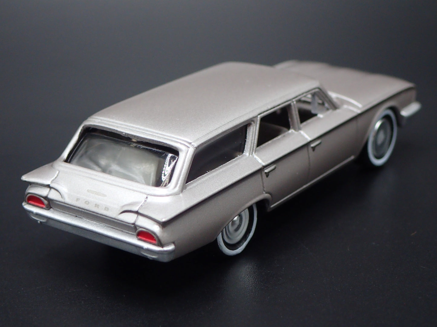 1960 60 FORD COUNTRY SQUIRE STATION WAGON 1:64 SCALE DIORAMA DIECAST MODEL CAR