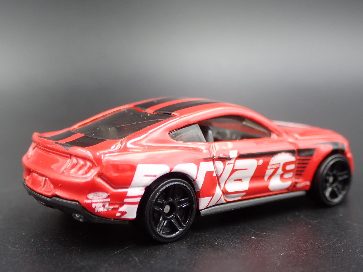 2018-2023 FORD MUSTANG GT BORLA 1:64 SCALE DIORAMA COLLECTIBLE DIECAST MODEL CAR