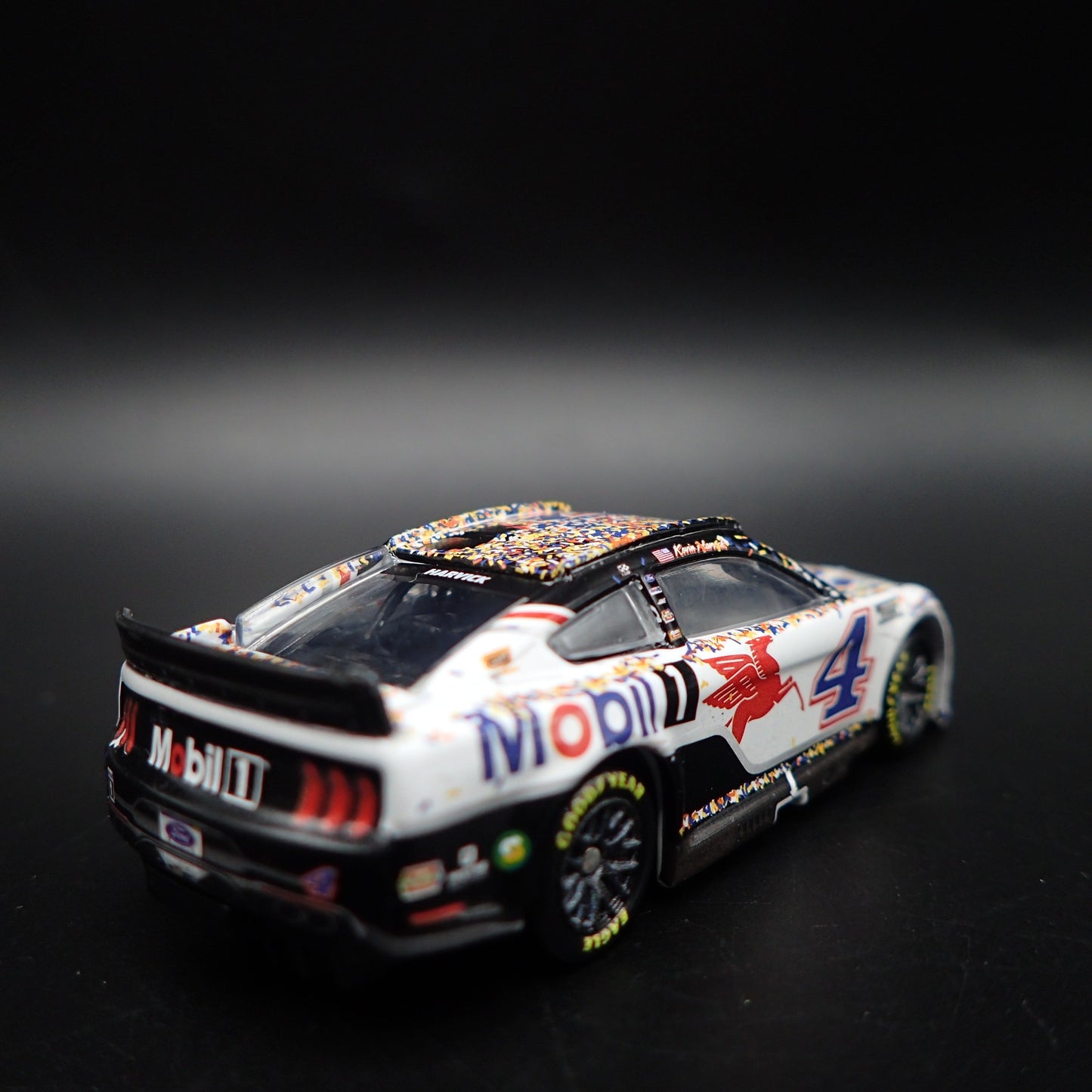 2022 FORD MUSTANG 4 KEVIN HARVICK MOBIL 1 NASCAR RICH WIN 1:64 DIECAST MODEL CAR