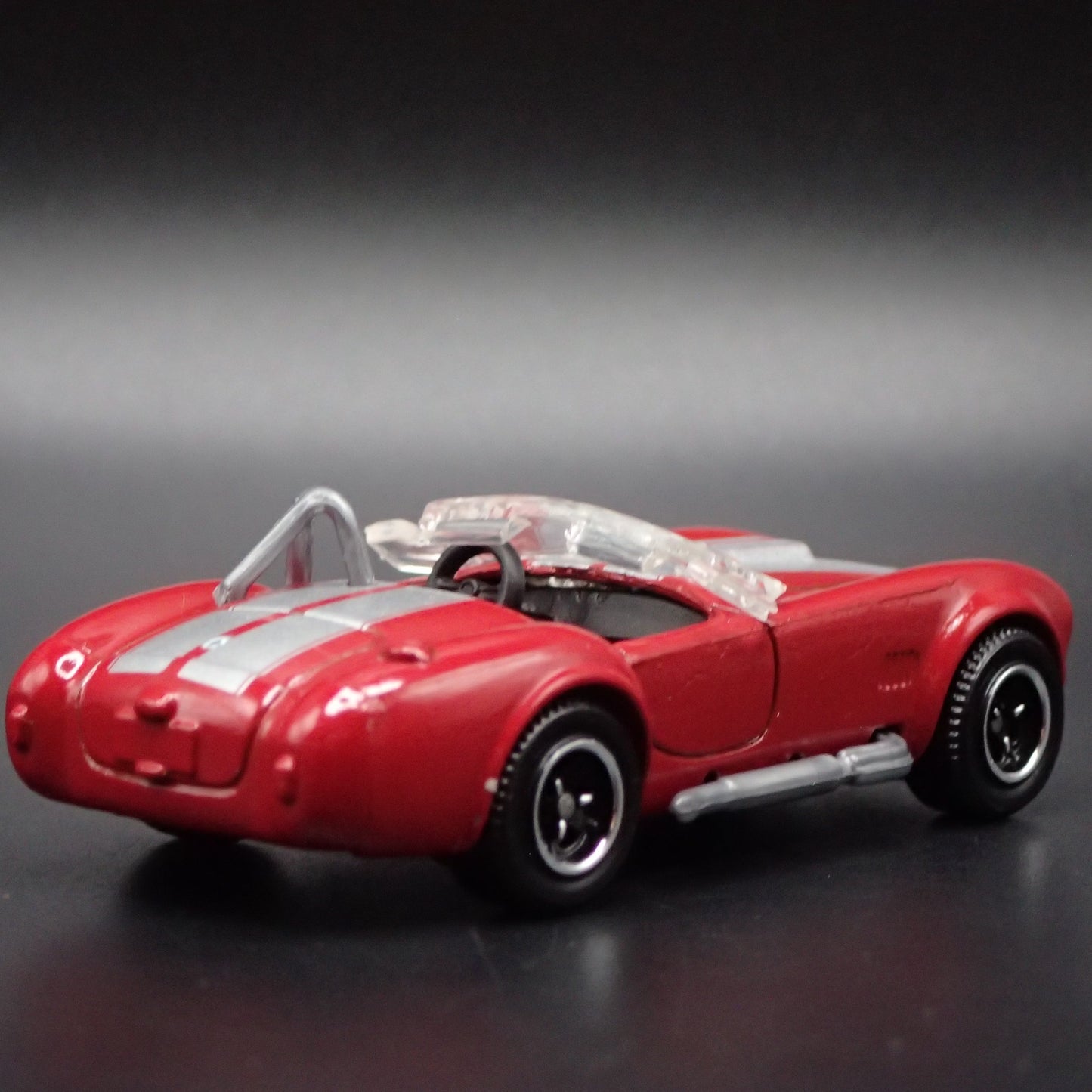 1965 65 SHELBY COBRA 427 SC RED 1:64 SCALE COLLECTIBLE DIORAMA DIECAST MODEL CAR