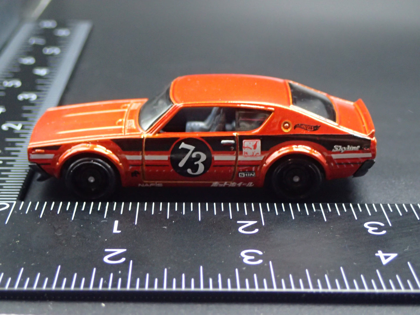 1972-1973 NISSAN SKYLINE 2000 GTR ORANGE 1:64 SCALE DIORAMA DIECAST MODEL CAR