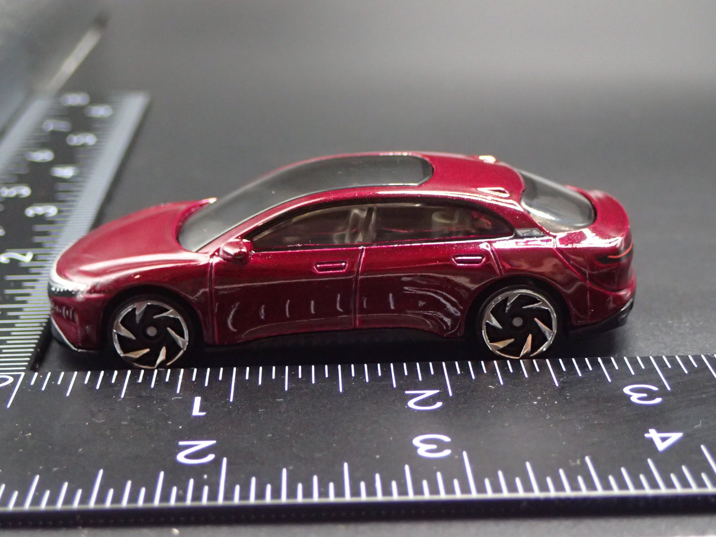 2022-2026 LUCID AIR ELECTRIC VEHICLE PURPLE 1:64 SCALE DIORAMA DIECAST MODEL CAR