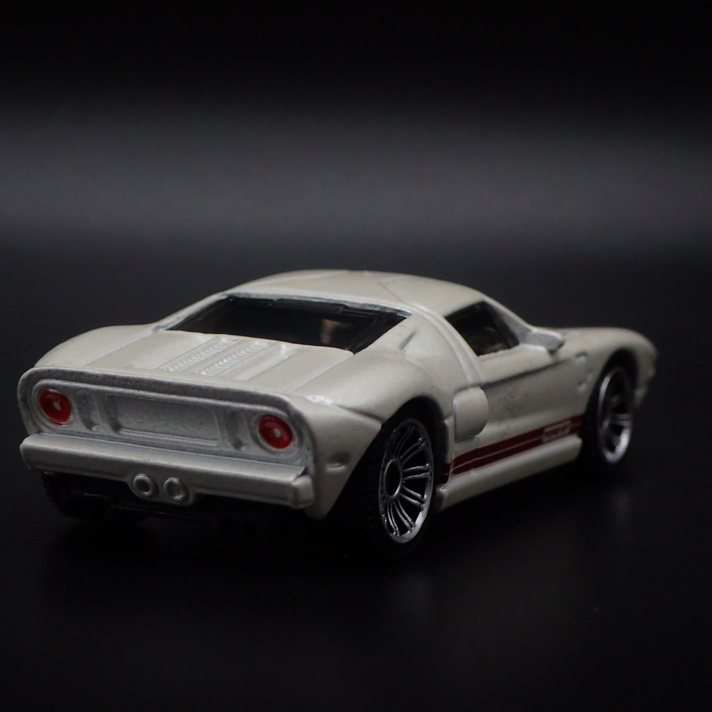 2005-2006 FORD GT SUPER CAR WHITE 1:64 SCALE COLLECTIBLE DIECAST MODEL CAR