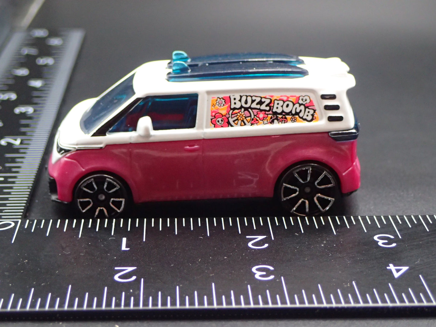 2025 2026 VW VOLKSWAGEN ID BUZZ ELECTRIC CAR PURPLE 1:64 SCALE DIECAST MODEL CAR