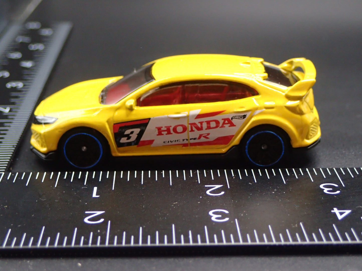 2017-2019 HONDA CIVIC TYPE R 4 FOUR DOOR 1:64 SCALE DIORAMA DIECAST MODEL CAR