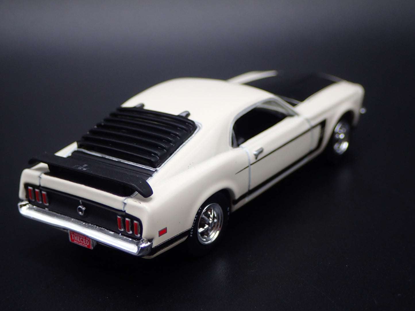 1969 69 FORD MUSTANG BOSS 302 FASTBACK 1/64 SCALE COLLECTIBLE DIECAST MODEL CAR