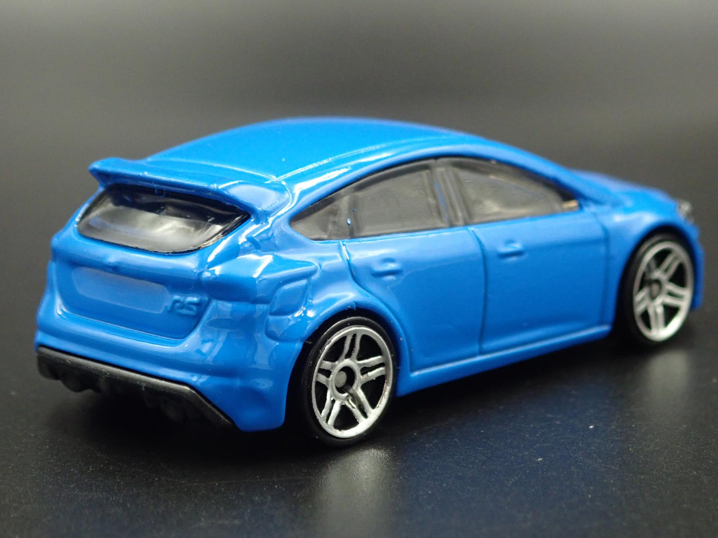 2011-2018 FORD FOCUS RS BLUE 1:64 SCALE COLLECTIBLE DIORAMA DIECAST MODEL CAR