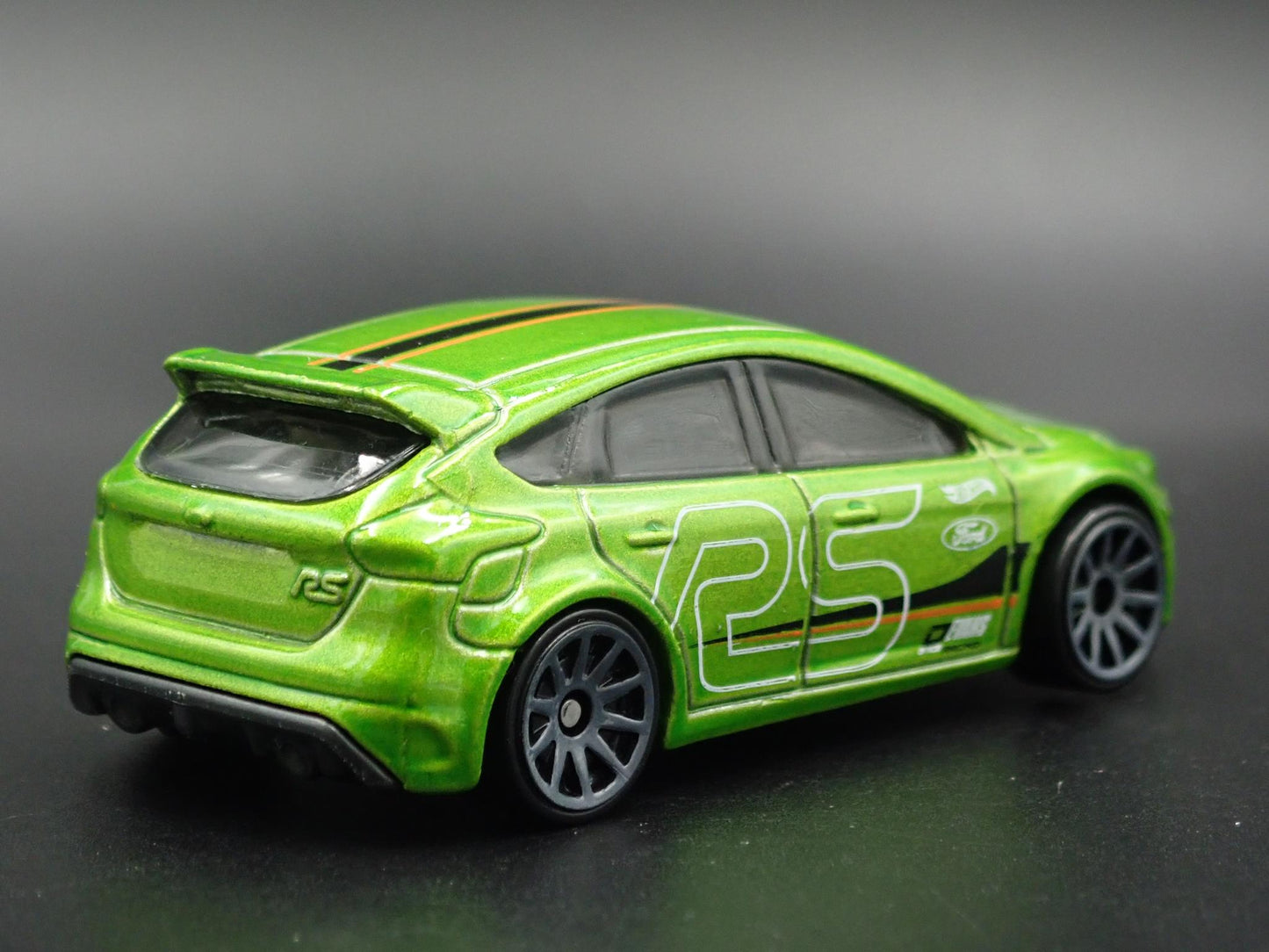 2011 - 2018 FORD FOCUS RS GREEN 1:64 SCALE COLLECTIBLE DIORAMA DIECAST MODEL CAR