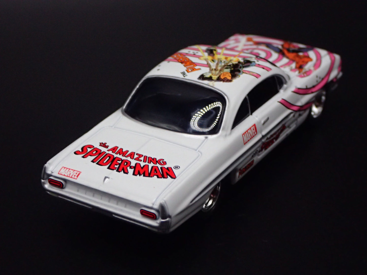 1961 61 PONTIAC VENTURA SPIDERMAN WHITE 1:64 SCALE DIORAMA DIECAST MODEL CAR