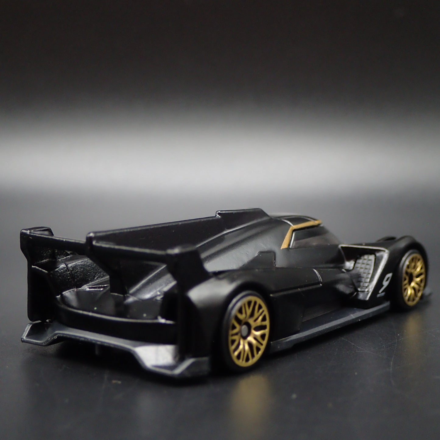 CADILLAC PROJECT GTP HYPERCAR RACE CAR 1:64 SCALE DIORAMA DIECAST MODEL CAR