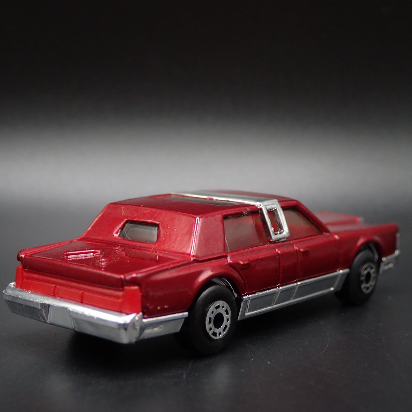 1981-1989 LINCOLN TOWN CAR RARE 1:64 SCALE COLLECTIBLE DIORAMA DIECAST MODEL CAR