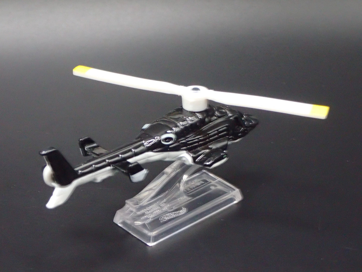 BELL 222 AIRWOLF HELICOPTER 1:64 HW SCALE COLLECTIBLE DIORAMA DIECAST MODEL CAR