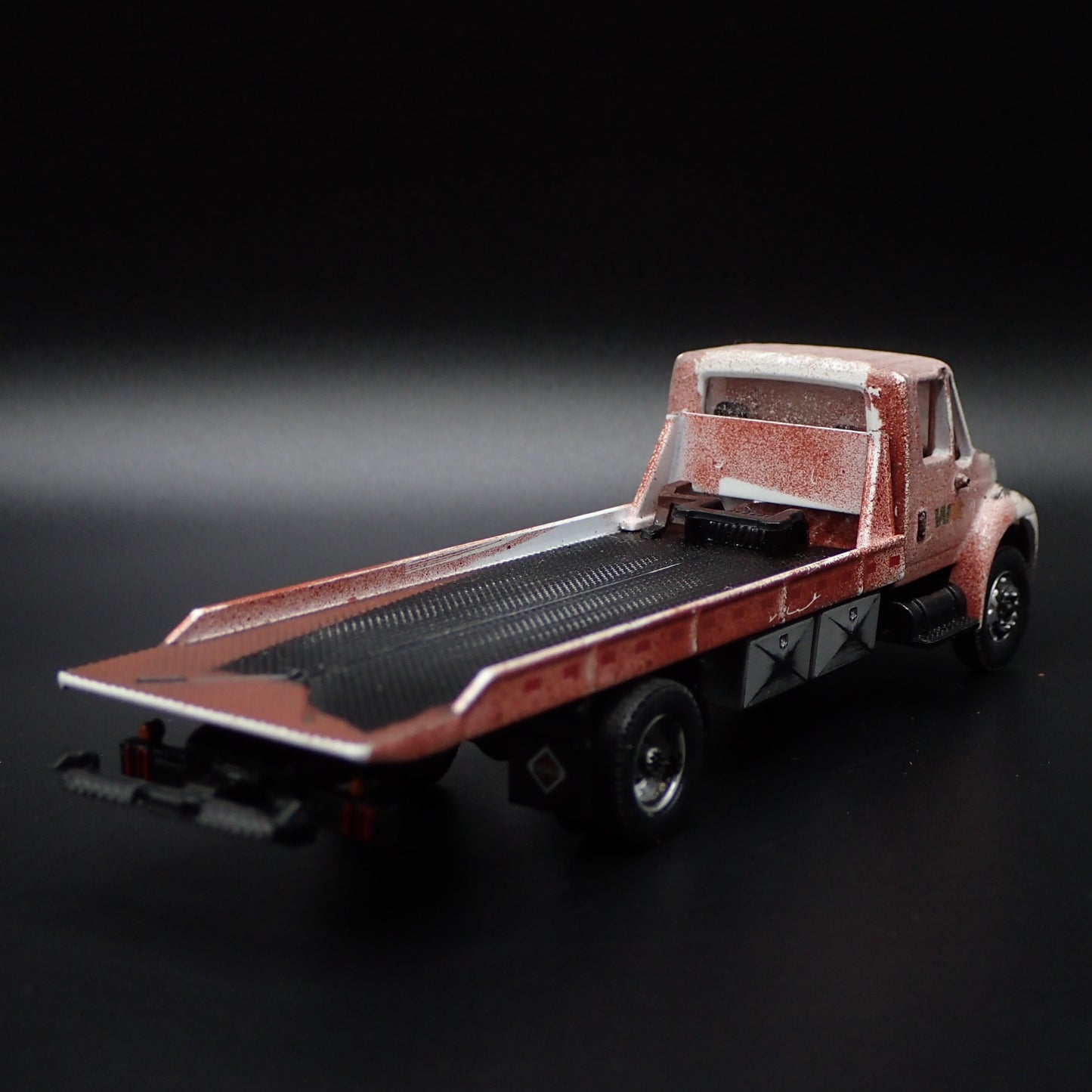 INTERNATIONAL DURASTAR FLATBED TRUCK WASTE MANAGEMENT 1/64 SCALE DIECAST MODEL