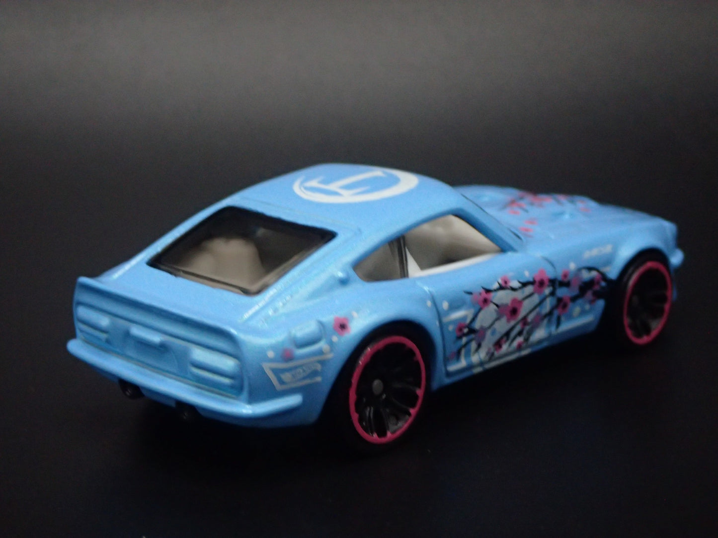 1970-1973 DATSUN 240Z JDM RARE 1:64 SCALE COLLECTIBLE DIORAMA DIECAST MODEL CAR