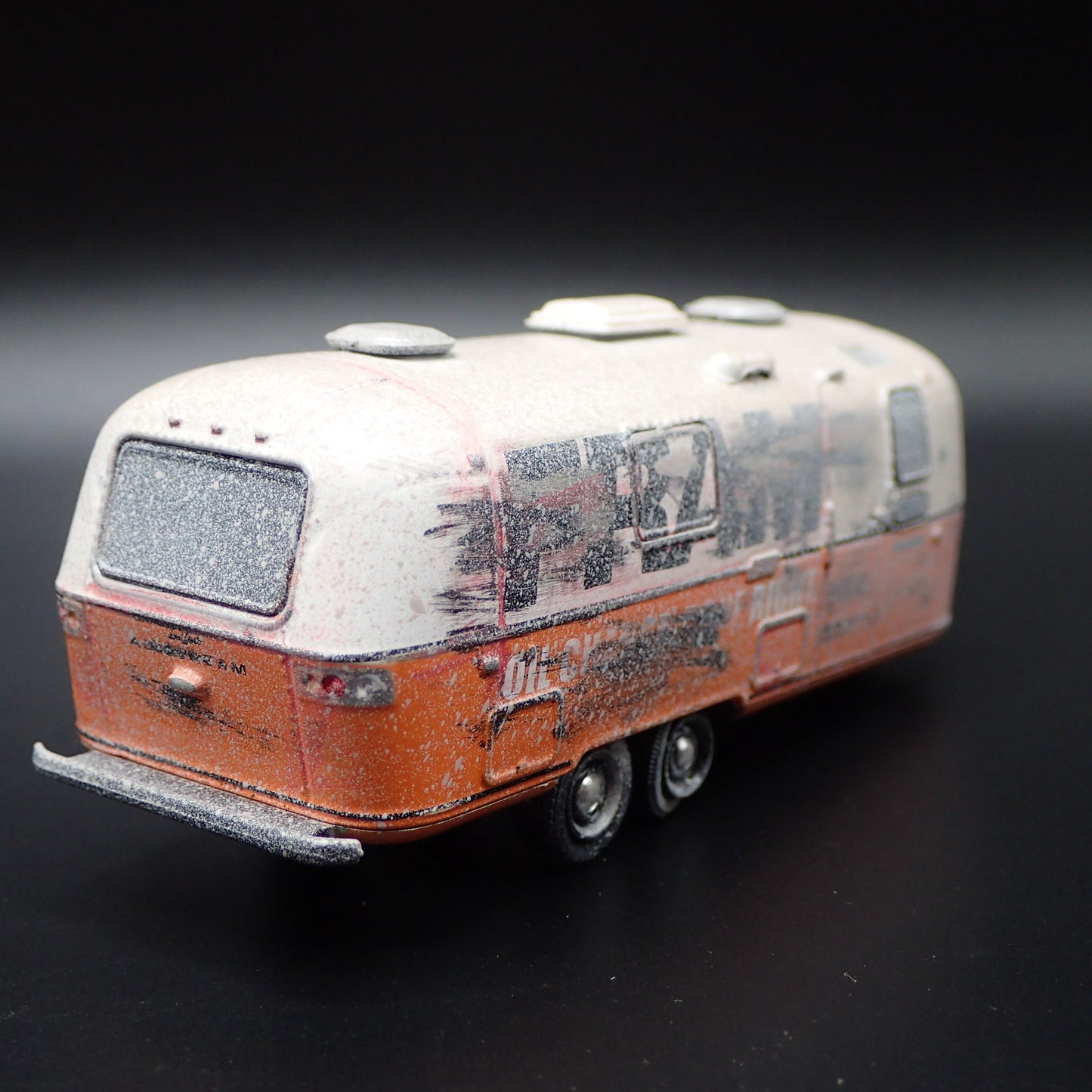 1971 AIRSTREAM LAND YACHT DOUBLE AXLE TRAILER CAMPER 1:64 DIORAMA DIECAST MODEL