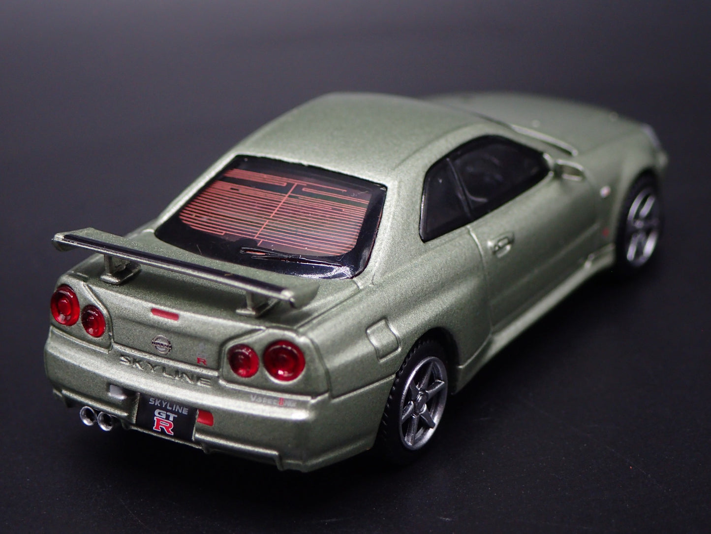 1999-2002 NISSAN SKYLINE GTR R34 VSPEC II 1:64 SCALE DIORAMA DIECAST MODEL CAR