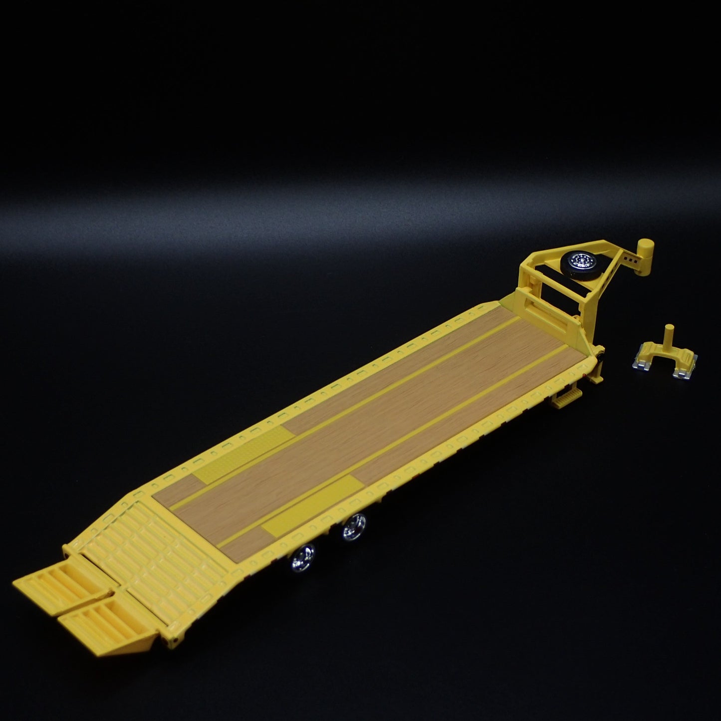 GOOSENECK FLATBED TRAILER w LOADING RAMP, HITCH 1:64 SCALE DIORAMA DIECAST MODEL