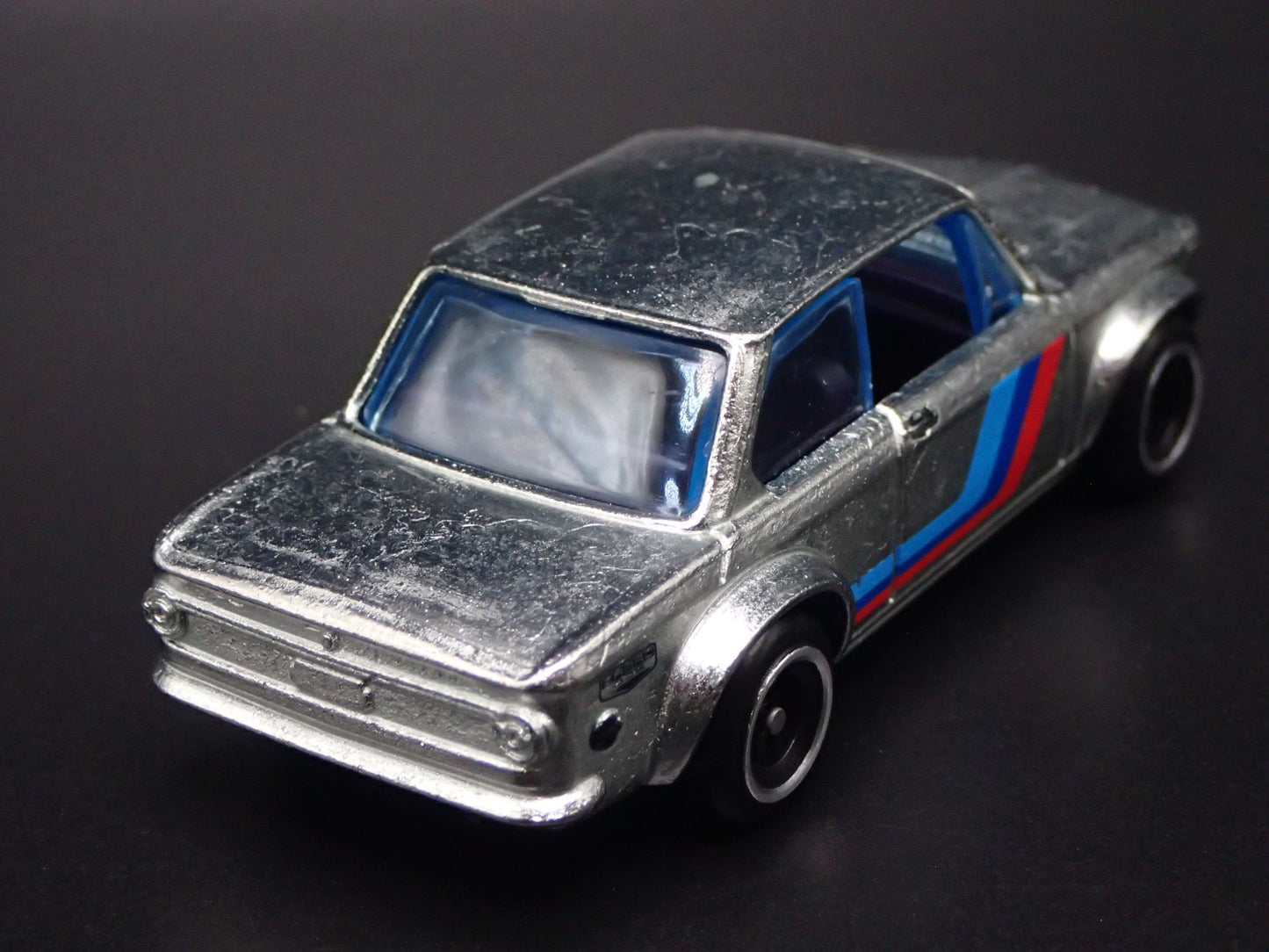 1966-1977 BMW 2002 SILVER 1:64 SCALE COLLECTIBLE DIORAMA DIECAST MODEL CAR