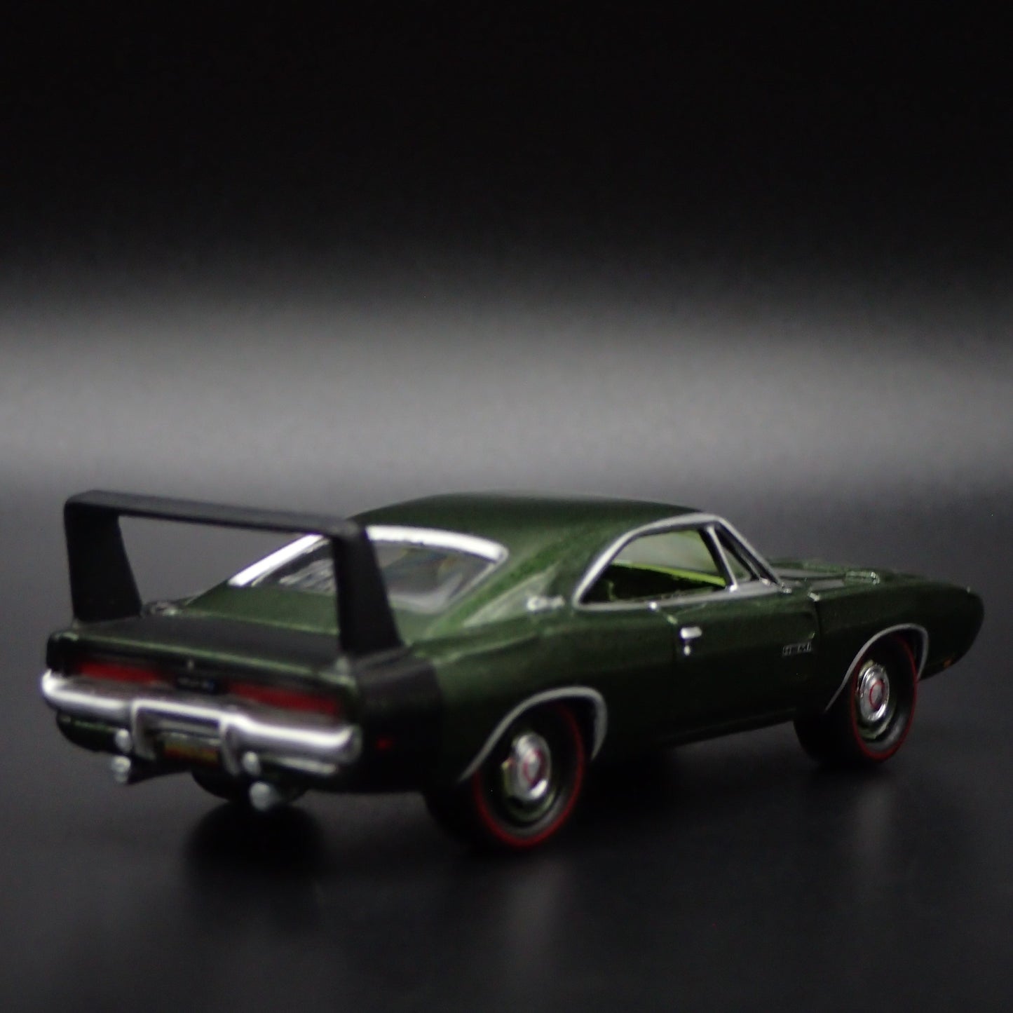 1969 69 DODGE CHARGER DAYTONA 1:64 SCALE COLLECTIBLE DIORAMA DIECAST MODEL CAR