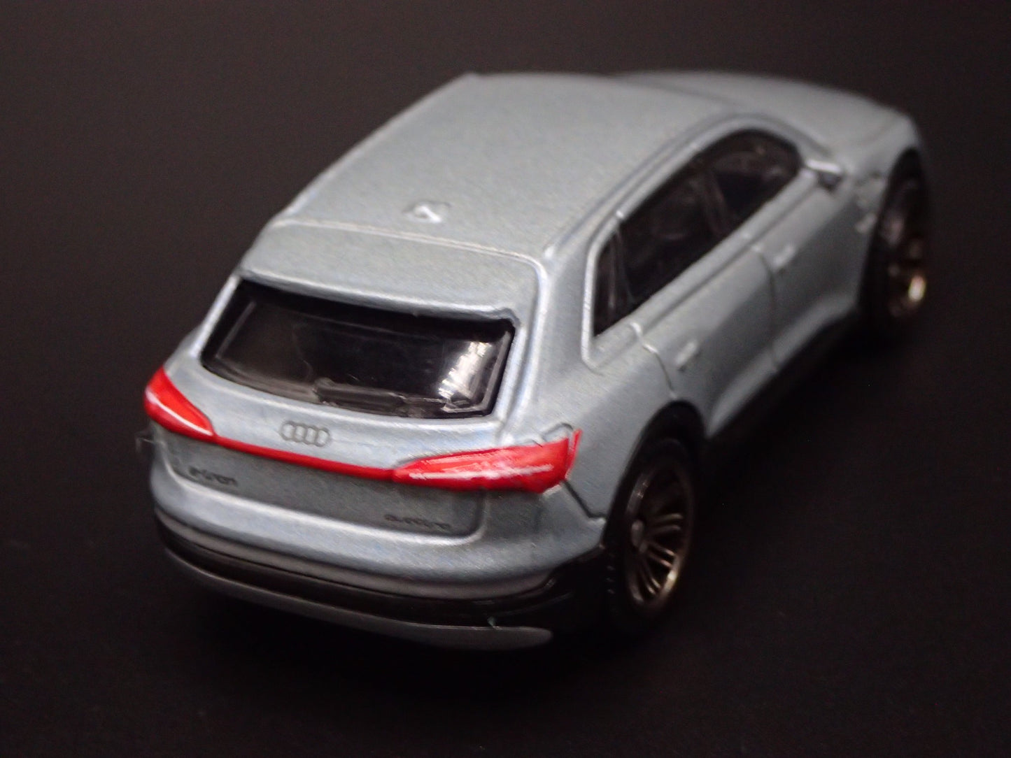 2018-2025 AUDI Q8 E TRON ETRON 1:64 SCALE COLLECTIBLE DIORAMA DIECAST MODEL CAR