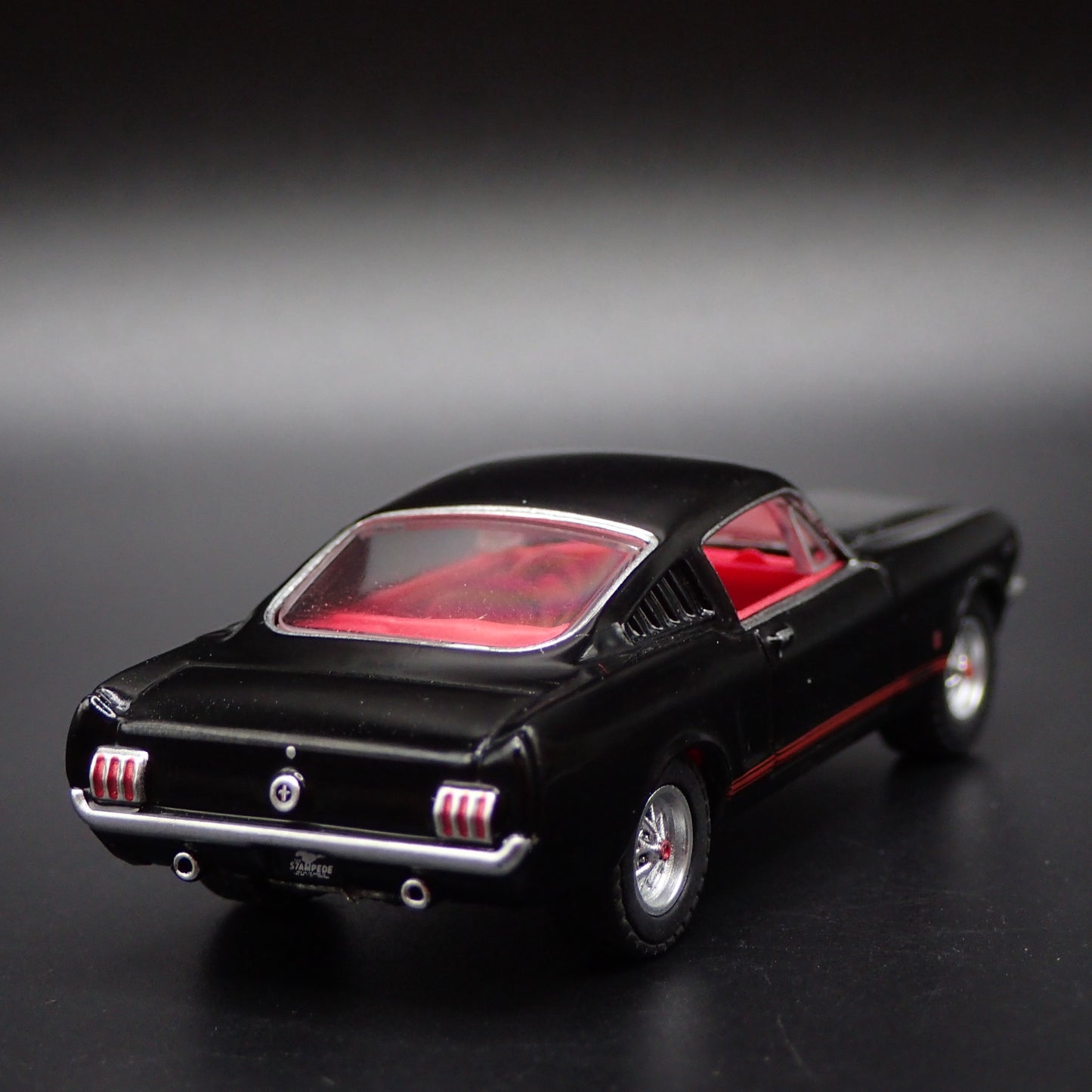 1965 65 FORD MUSTANG GT FASTBACK BLACK 1:64 SCALE DIORAMA DIECAST MODEL CAR