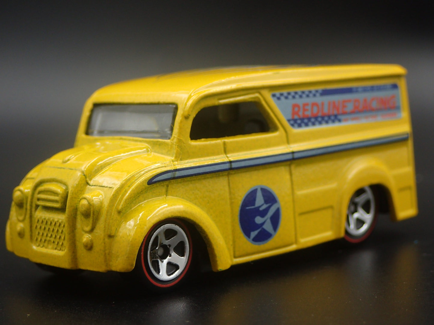 1937 - 1986 DIVCO DAIRY DELIVERY MILK TRUCK YELLOW 1:64 SCALE DIECAST MODEL CAR