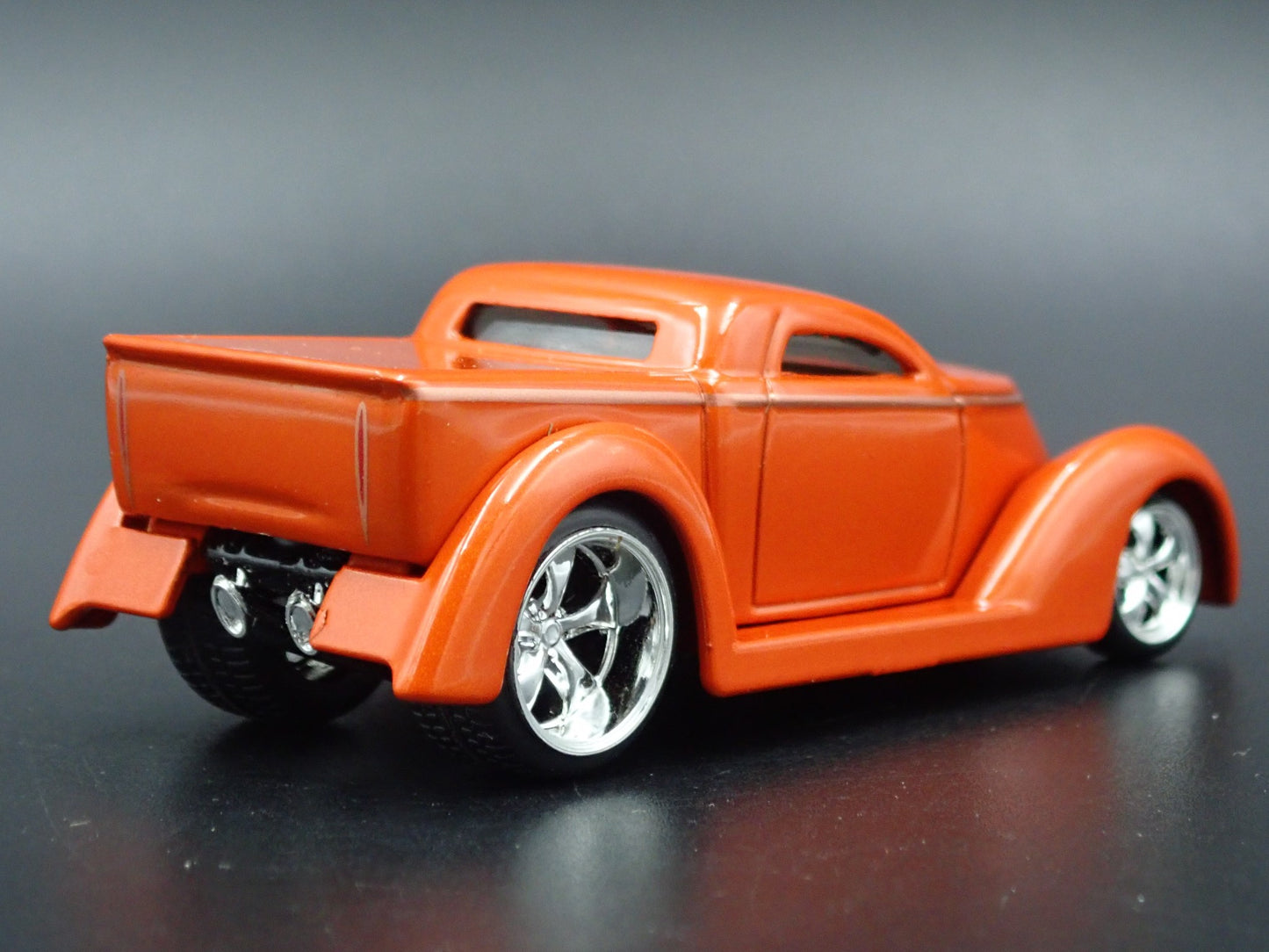 1937 37 FORD PICKUP TRUCK CUSTOM 1/1 ORANGE 1:64 SCALE DIORAMA DIECAST MODEL CAR