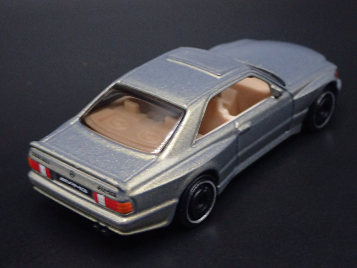 1985-1991 MERCEDES-BENZ 560 SEC AMG SLATE 1:64 SCALE DIORAMA DIECAST MODEL CAR