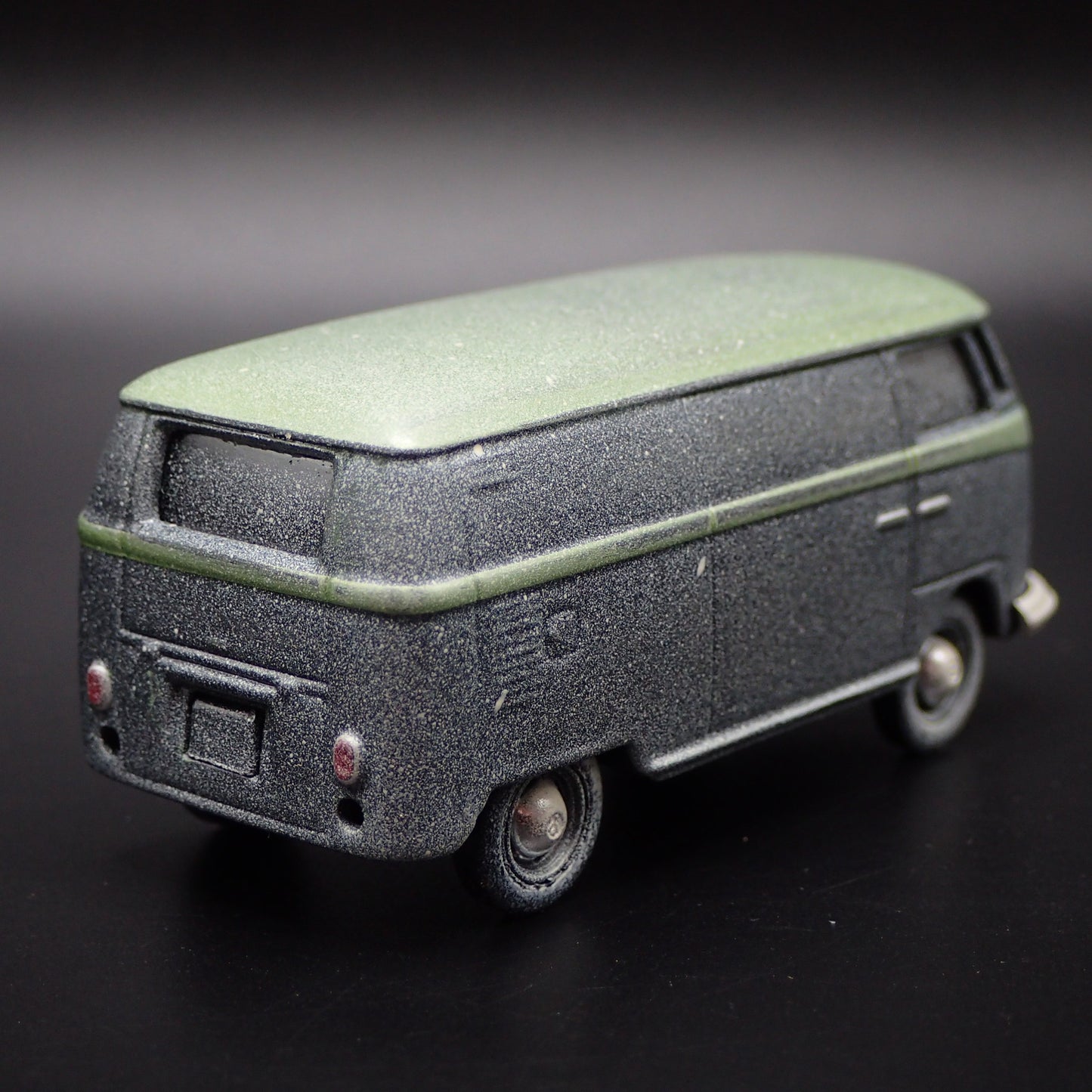 1950-1967 VW VOLKSWAGEN T1 PANEL VAN BARN FIND 1:64 SCALE DIECAST MODEL CAR