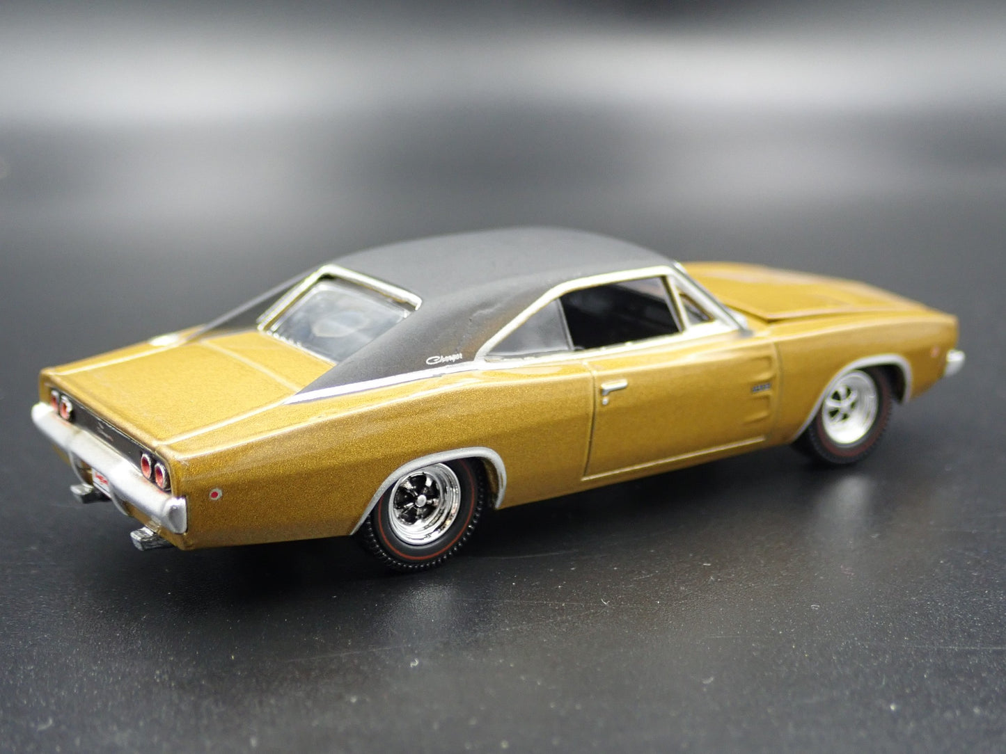 1968 68 DODGE CHARGER RT HEMI 1:64 SCALE COLLECTIBLE DIORAMA DIECAST MODEL CAR