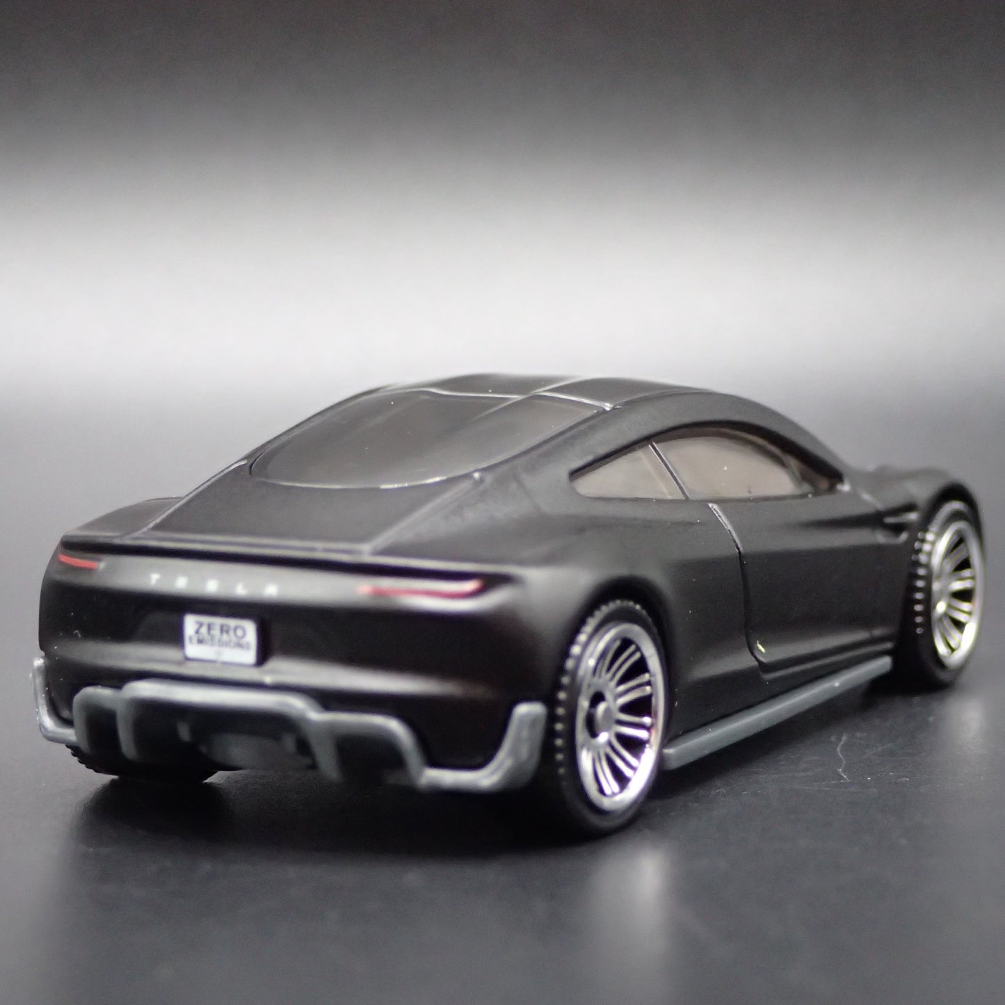 TESLA ROADSTER CONCEPT BLACK 1:64 SCALE COLLECTIBLE DIORAMA DIECAST MODEL CAR