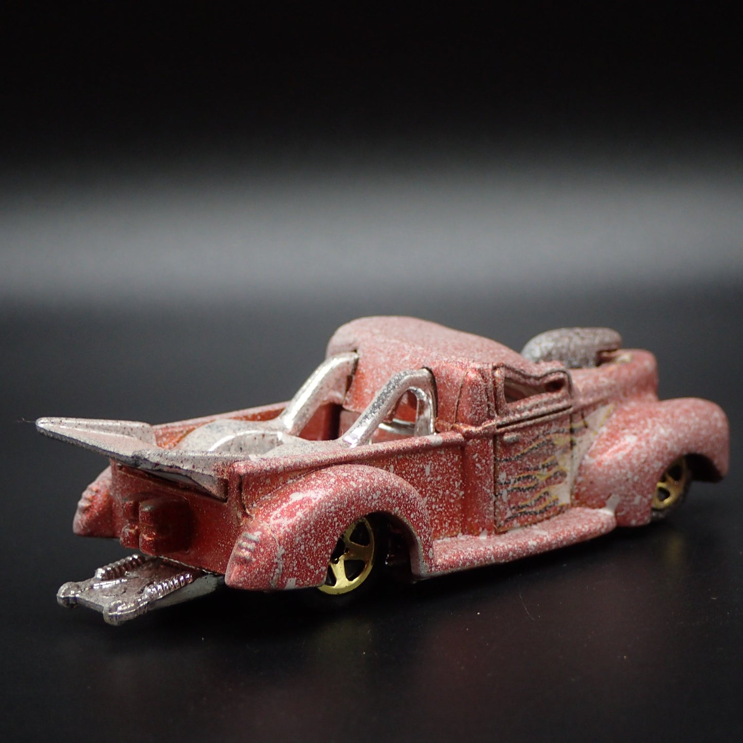 1940 FORD PICKUP TRUCK JUNKYARD BARN FIND 1:64 SCALE DIORAMA DIECAST MODEL CAR