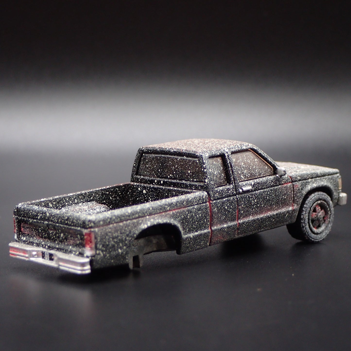 1982-1993 CHEVROLET S10 EXTENDED CAB TRUCK BARN FIND 1:64 DIECAST MODEL CAR