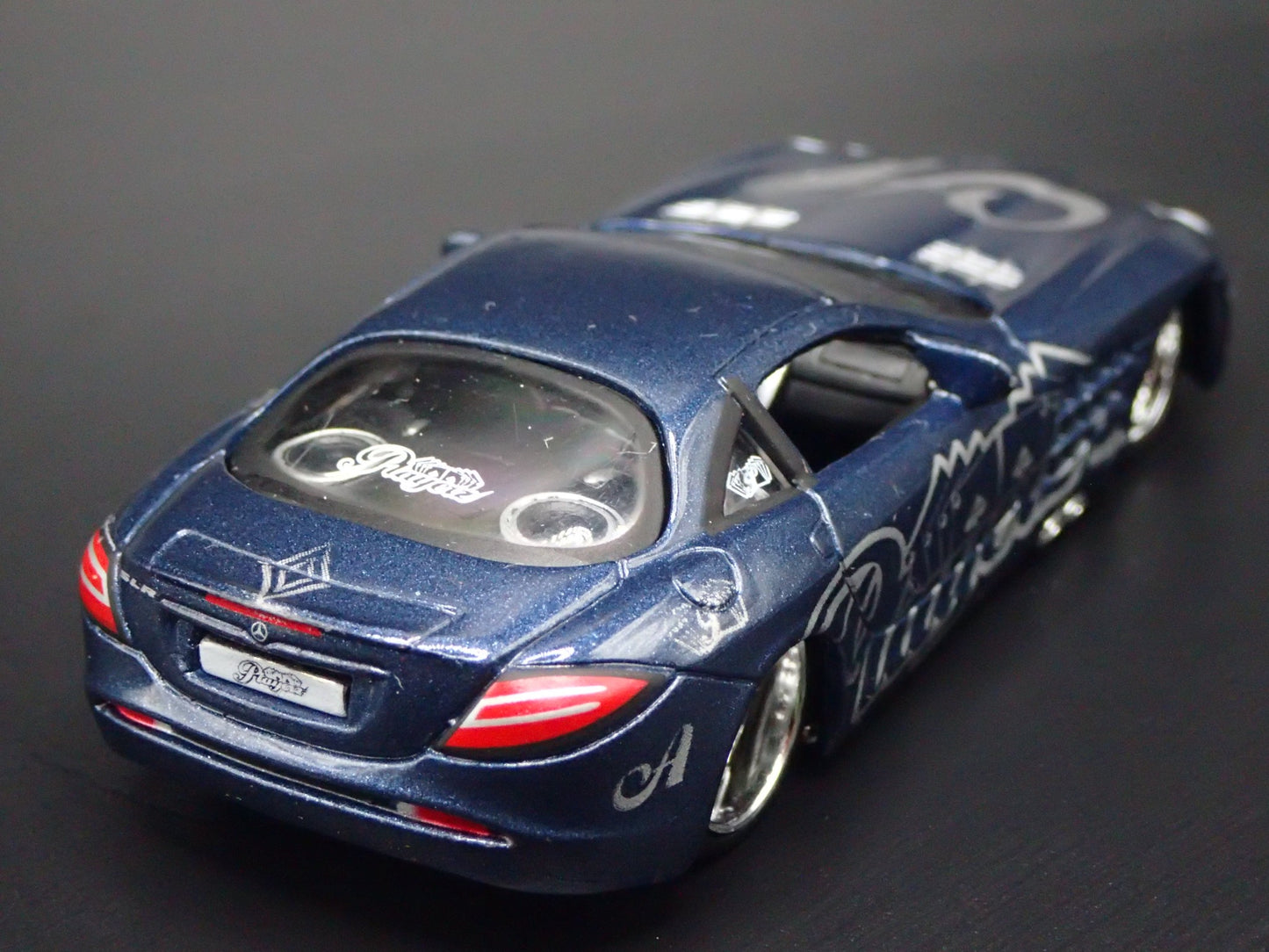 2003-2010 MERCEDES-BENZ SLR MCLAREN RARE 1:64 SCALE DIORAMA DIECAST MODEL CAR