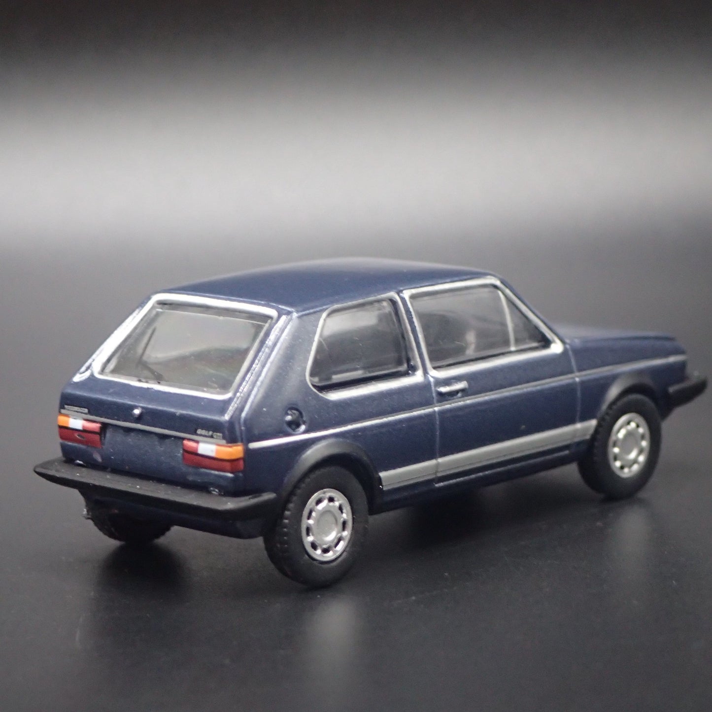 1983 83 VW VOLKSWAGEN GOLF GTI MK1 BLUE 1:64 SCALE DIORAMA DIECAST MODEL CAR