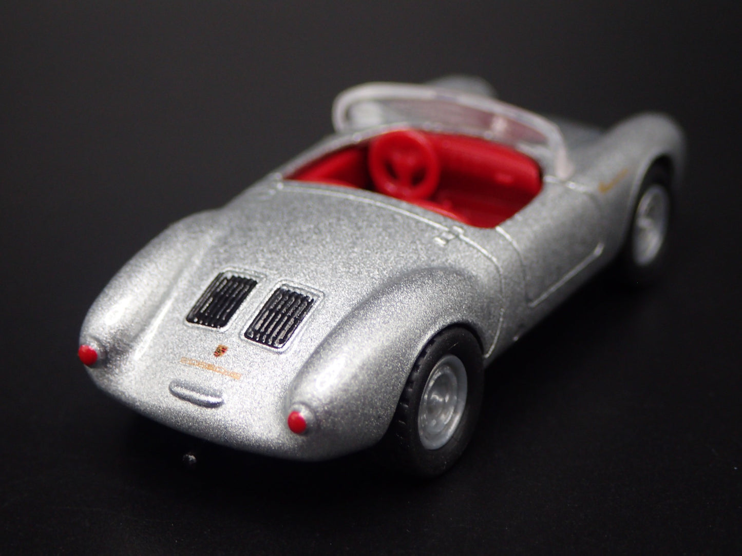 1953-1956 PORSCHE 550 SPYDER 1:64 SCALE COLLECTIBLE DIORAMA DIECAST MODEL CAR