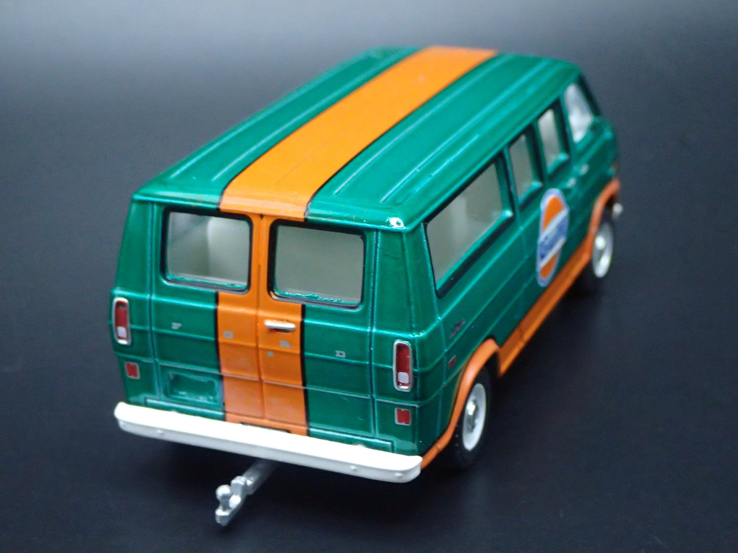 1972 72 FORD CLUB WAGON VAN GULF OIL HITCH 1:64 SCALE DIORAMA DIECAST MODEL CAR