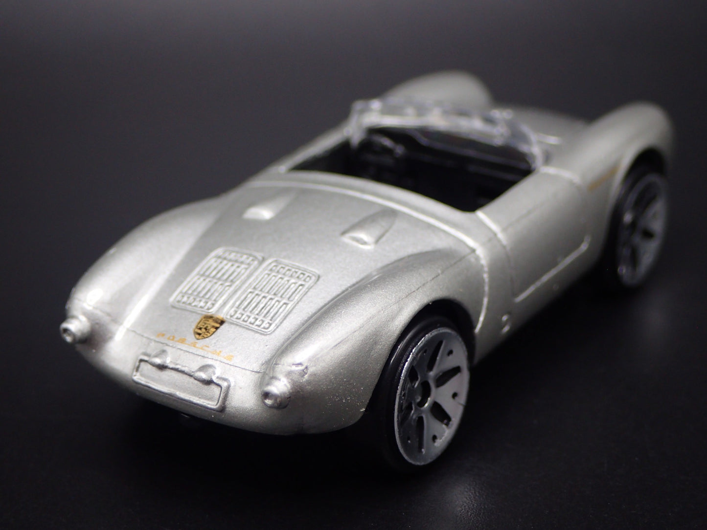 1953-1956 PORSCHE 550 SPYDER 1:64 SCALE COLLECTIBLE DIORAMA DIECAST MODEL CAR