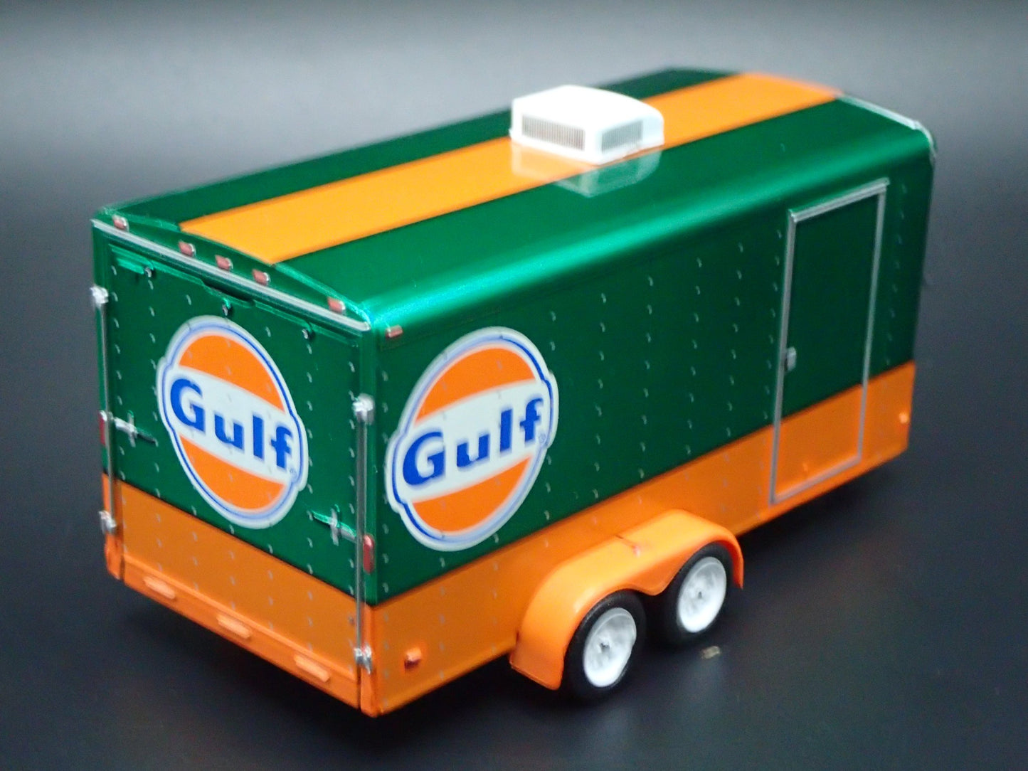 GULF OIL ENCLOSED CAR TOY HAULER TRAILER W OPENING DOOR 1:64 SCALE DIORAMA MODEL