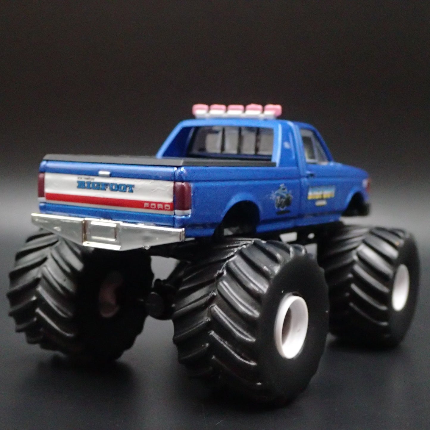 BIGFOOT #6 MONSTER TRUCK 1987 FORD F250 1/64 SCALE COLLECTIBLE DIECAST MODEL CAR