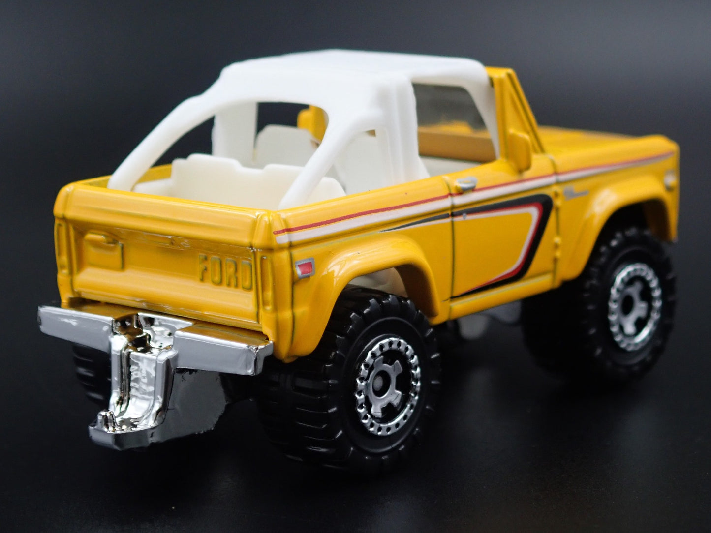 1972 72 FORD BRONCO 4X4 OFF ROAD w HITCH YELLOW 1:64 SCALE DIECAST MODEL CAR